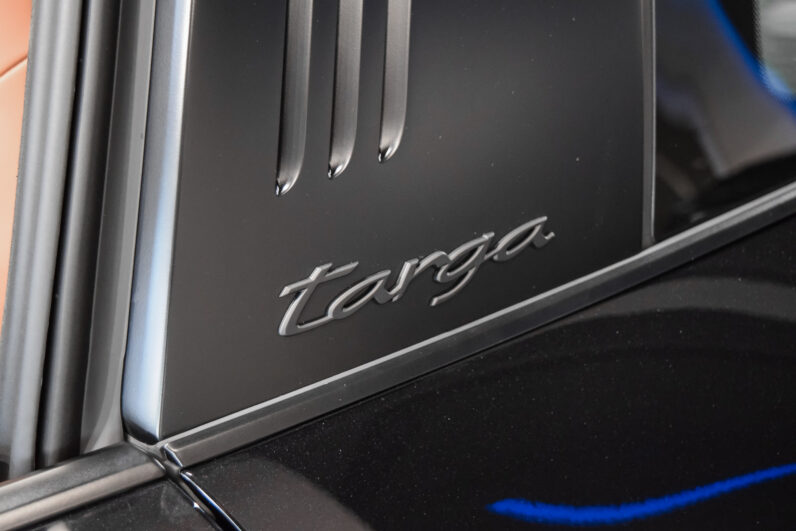Porsche 911 Targa 4 GTS lleno