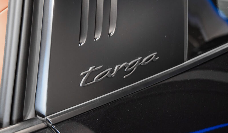 Porsche 911 Targa 4 GTS lleno