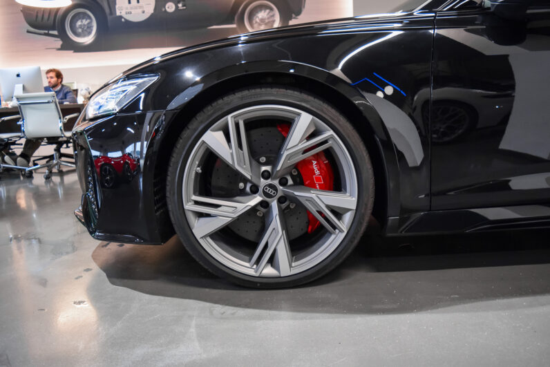 Audi RS6 Avant Performance lleno