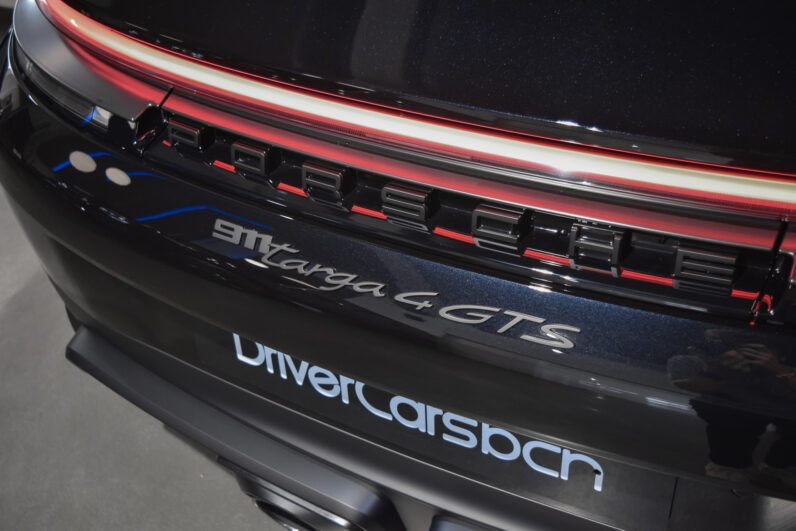 Porsche 911 Targa 4 GTS lleno