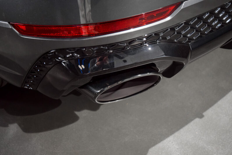 Audi RSQ8 Performance lleno