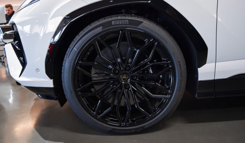 Lamborghini Urus SE lleno