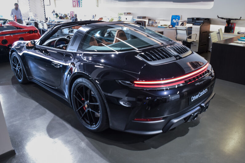 Porsche 911 Targa 4 GTS lleno