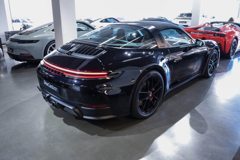Porsche 911 Targa 4 GTS lleno