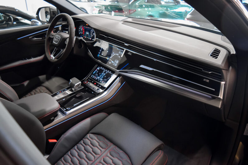 Audi RSQ8 Performance lleno