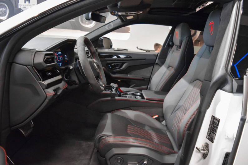 Lamborghini Urus SE lleno