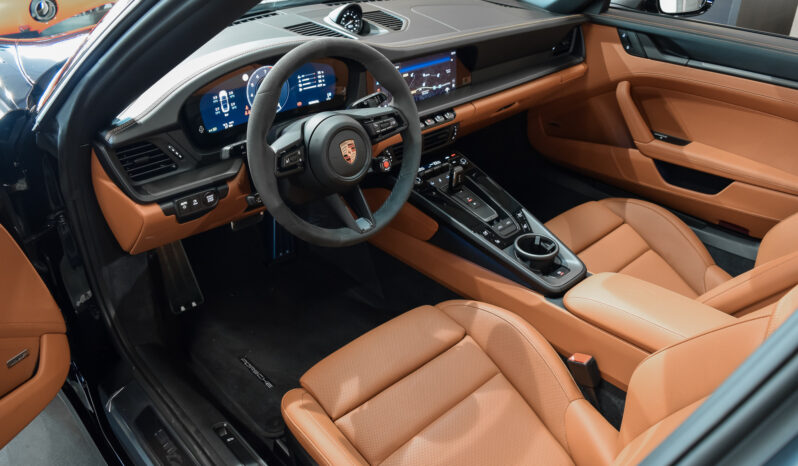 Porsche 911 Targa 4 GTS lleno