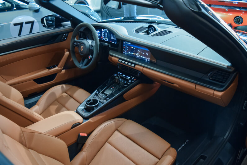 Porsche 911 Targa 4 GTS lleno