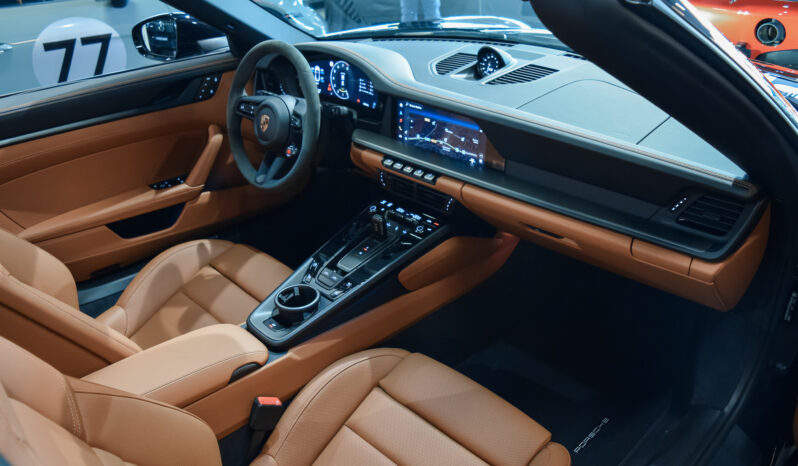Porsche 911 Targa 4 GTS lleno