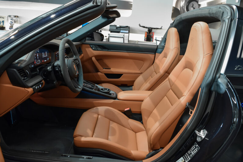 Porsche 911 Targa 4 GTS lleno