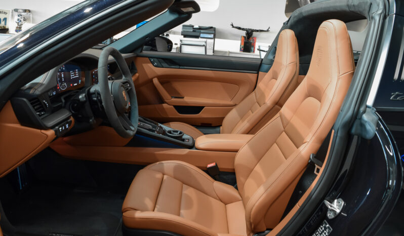 Porsche 911 Targa 4 GTS lleno