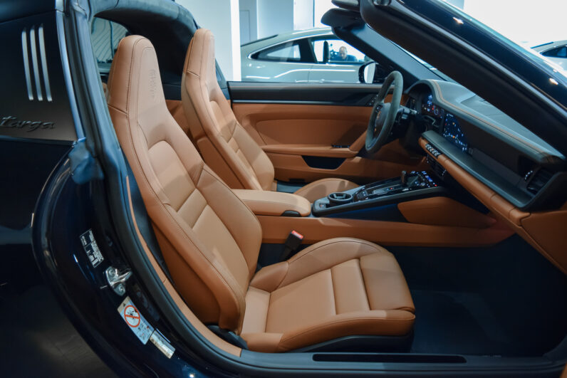 Porsche 911 Targa 4 GTS lleno