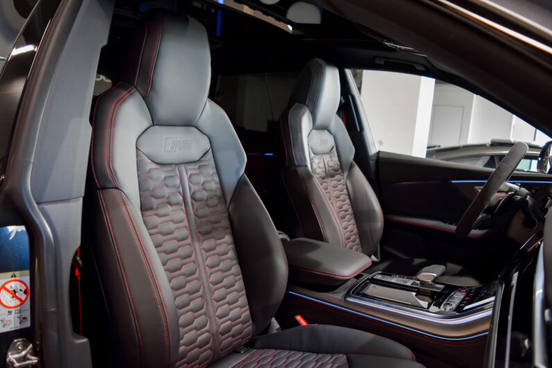 Audi RSQ8 Performance lleno