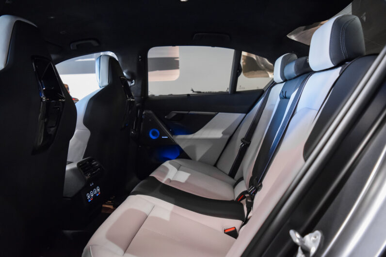 BMW M5 Berlina lleno