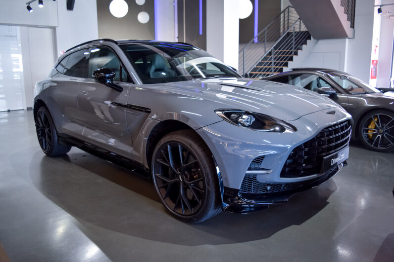 Aston Martin DBX 707