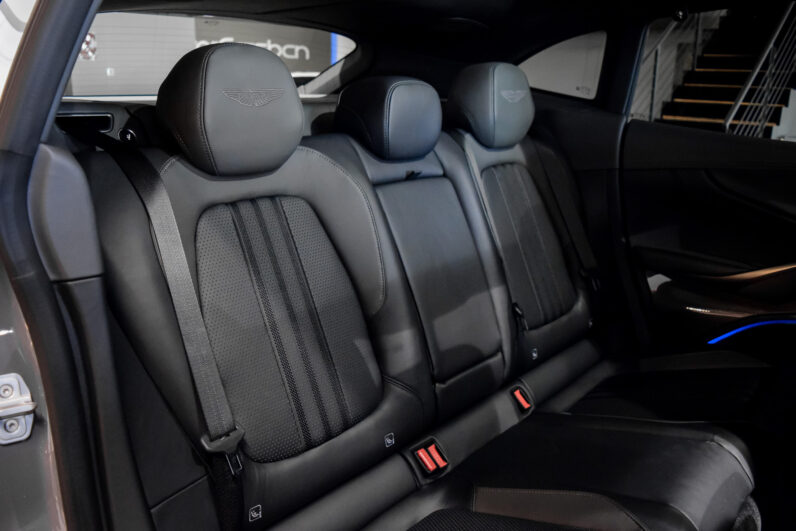 Aston Martin DBX 707 lleno