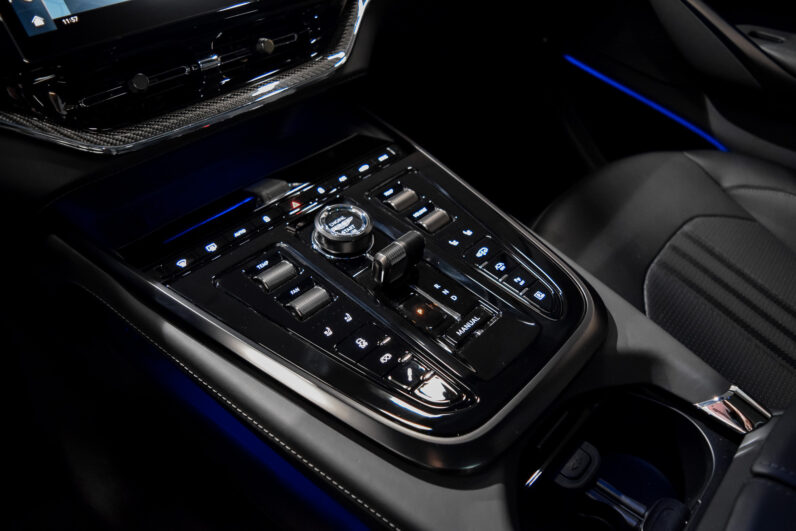 Aston Martin DBX 707 lleno