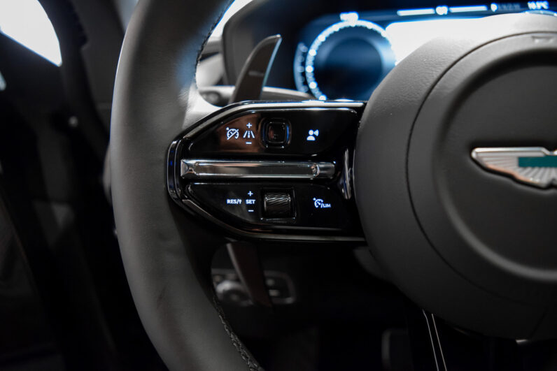 Aston Martin DBX 707 lleno