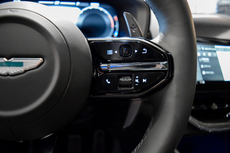 Aston Martin DBX 707 lleno