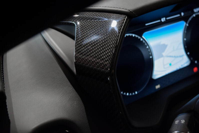 Aston Martin DBX 707 lleno