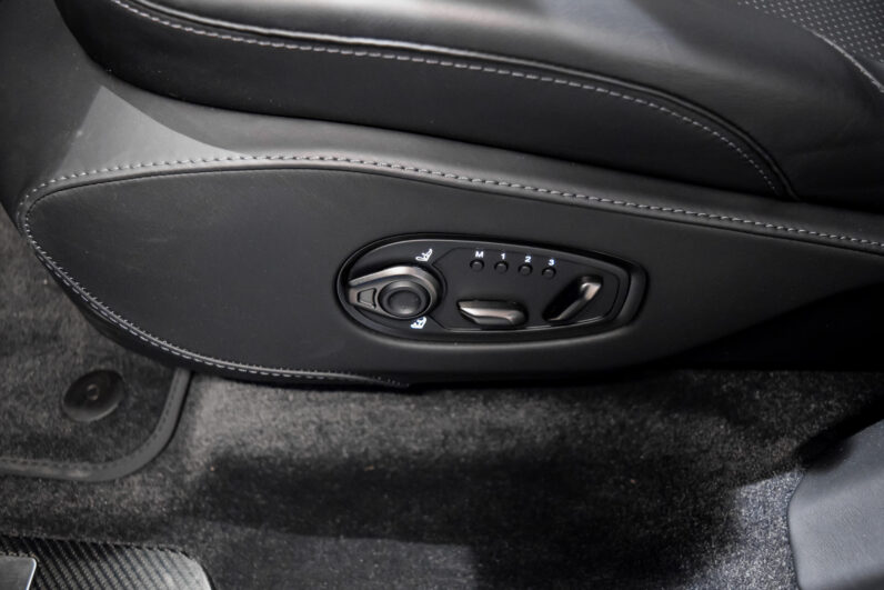 Aston Martin DBX 707 lleno