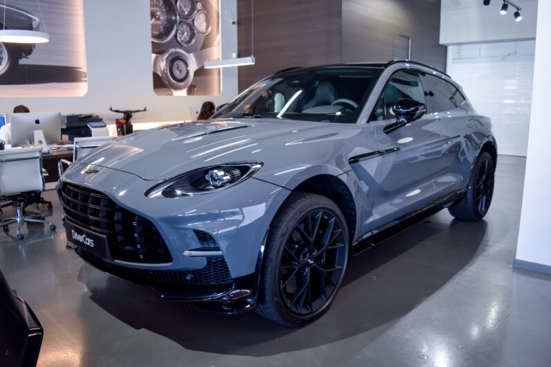 Aston Martin DBX 707 lleno