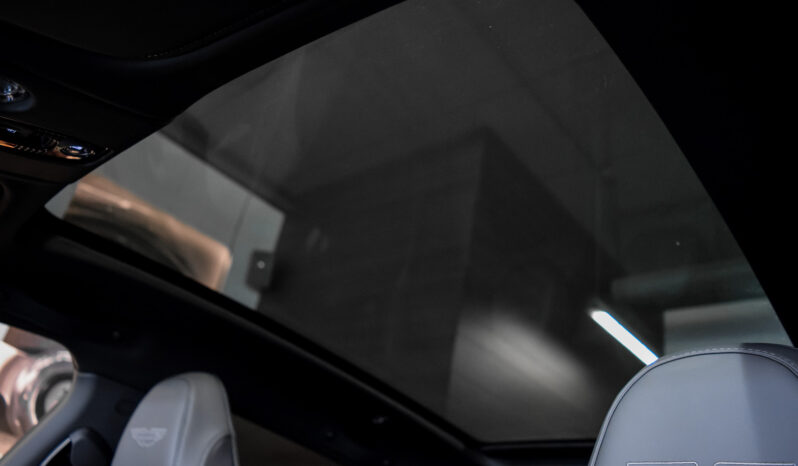 Aston Martin DBX 707 lleno