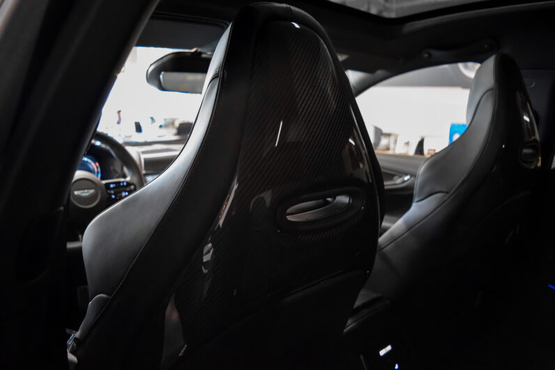 Aston Martin DBX 707 lleno
