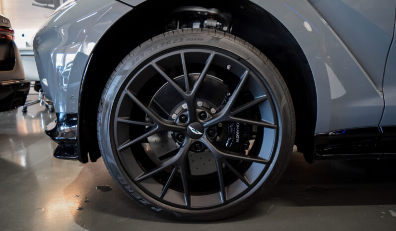 Aston Martin DBX 707 lleno