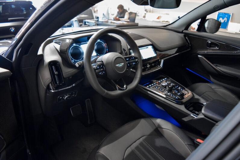 Aston Martin DBX 707 lleno