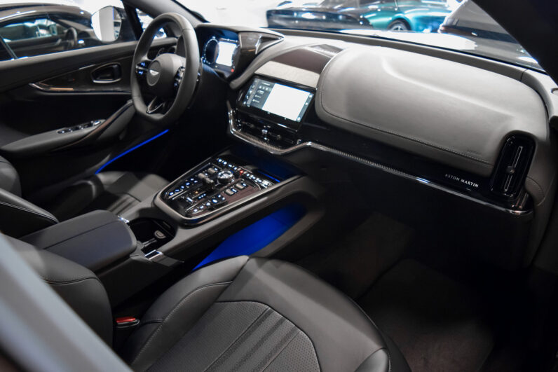 Aston Martin DBX 707 lleno