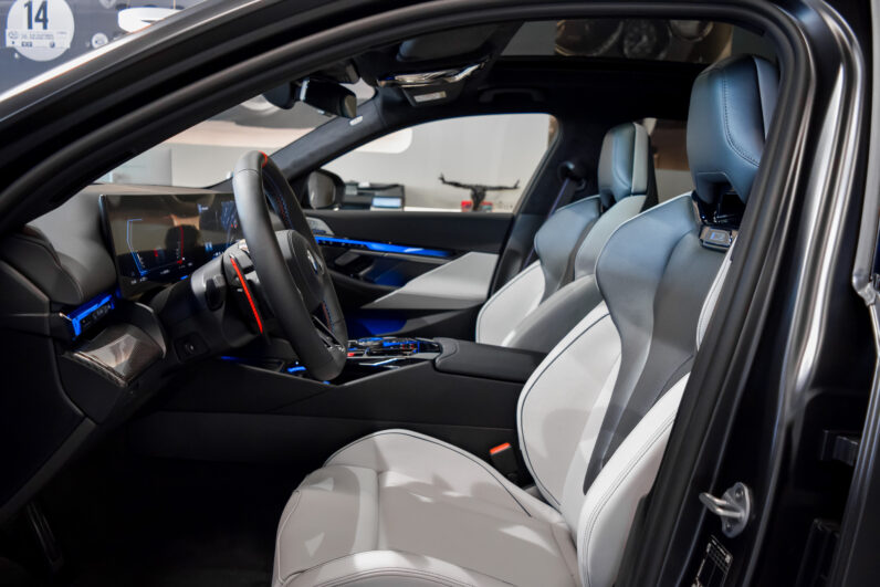 BMW M5 Touring lleno