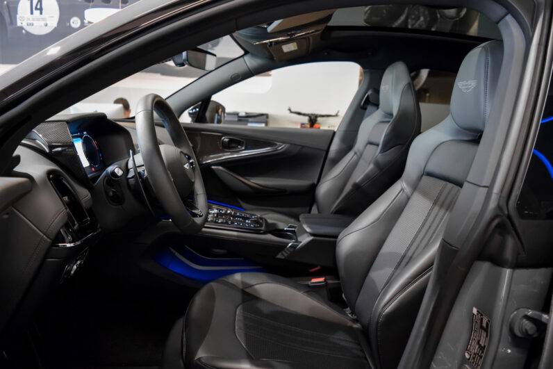 Aston Martin DBX 707 lleno