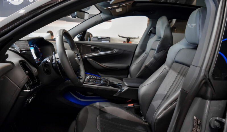 Aston Martin DBX 707 lleno