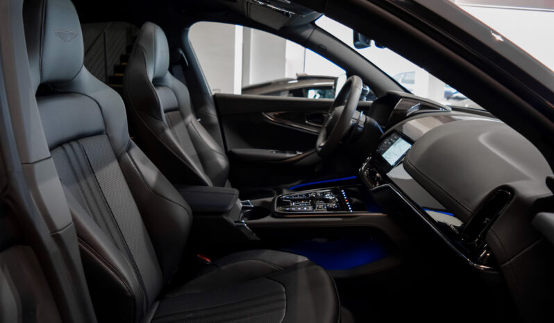 Aston Martin DBX 707 lleno