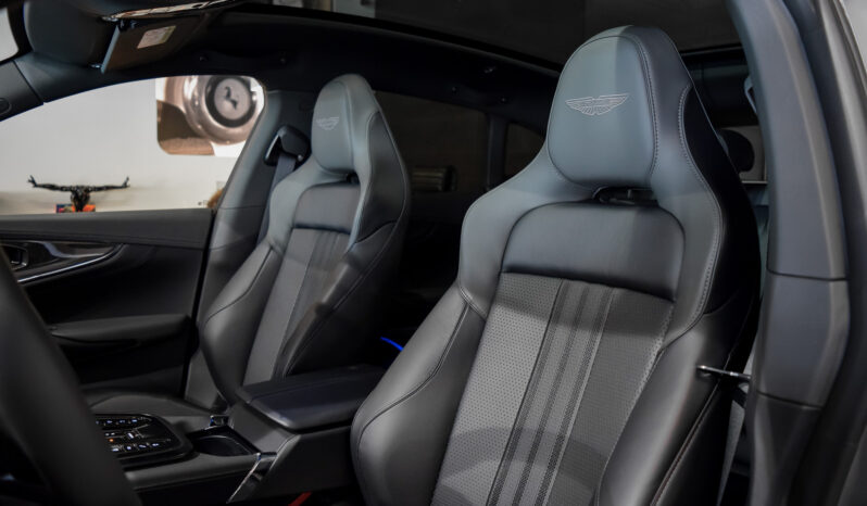 Aston Martin DBX 707 lleno