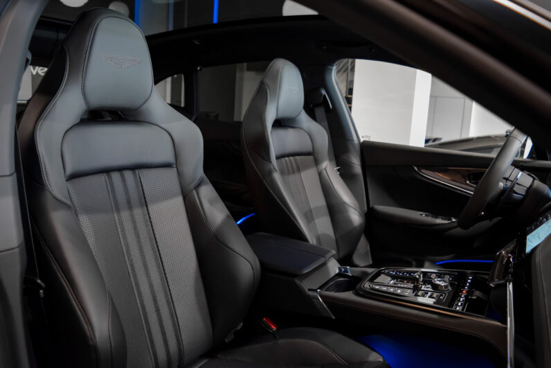 Aston Martin DBX 707 lleno