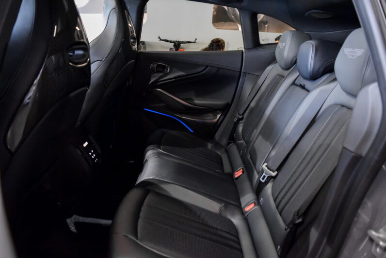 Aston Martin DBX 707 lleno