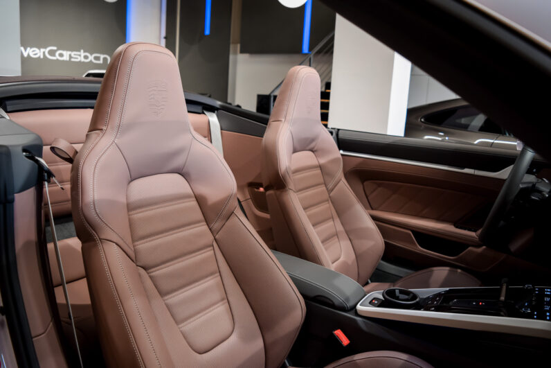 Porsche 911 Carrera Cabrio lleno