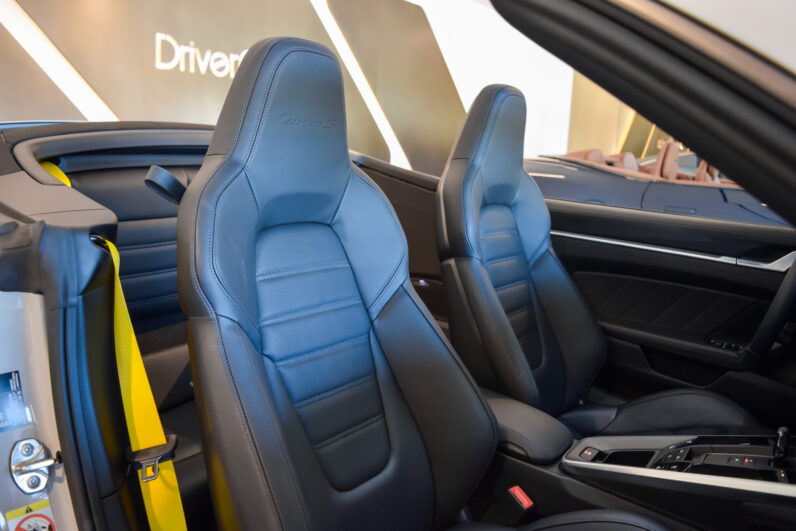 Porsche 911 Turbo S Cabrio lleno
