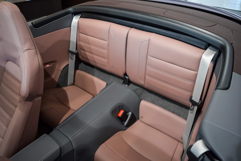 Porsche 911 Carrera Cabrio lleno