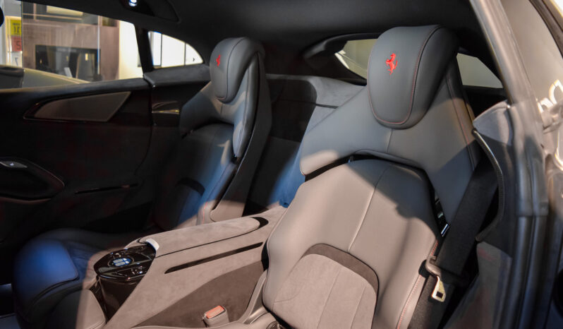 Ferrari Purosangue lleno