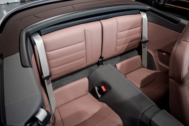 Porsche 911 Carrera Cabrio lleno