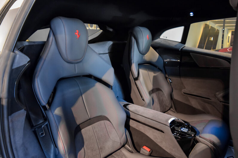 Ferrari Purosangue lleno