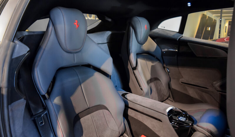 Ferrari Purosangue lleno