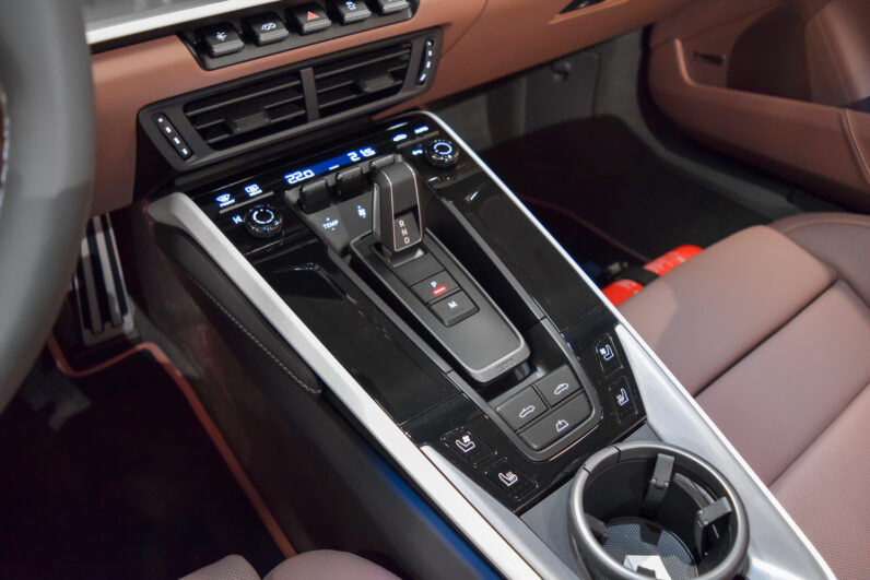 Porsche 911 Carrera Cabrio lleno