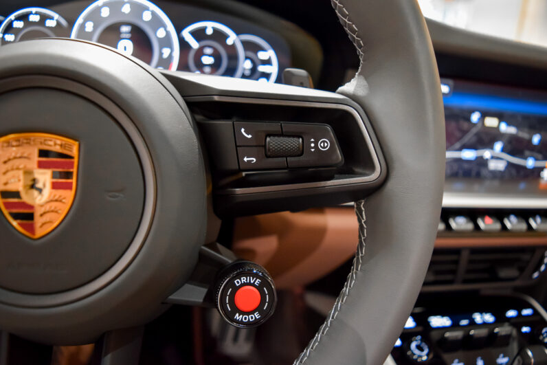 Porsche 911 Carrera Cabrio lleno