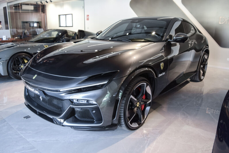Ferrari Purosangue lleno