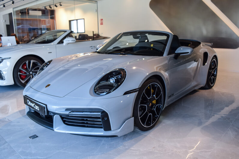 Porsche 911 Turbo S Cabrio lleno