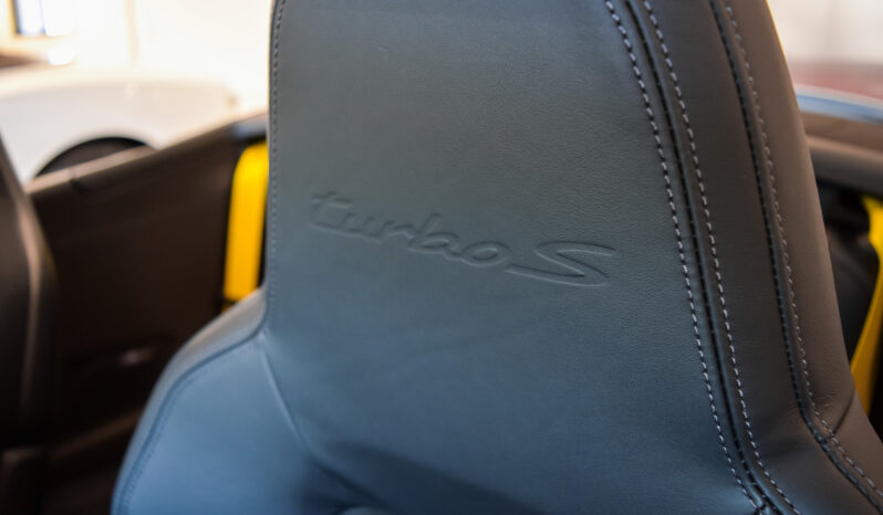 Porsche 911 Turbo S Cabrio lleno